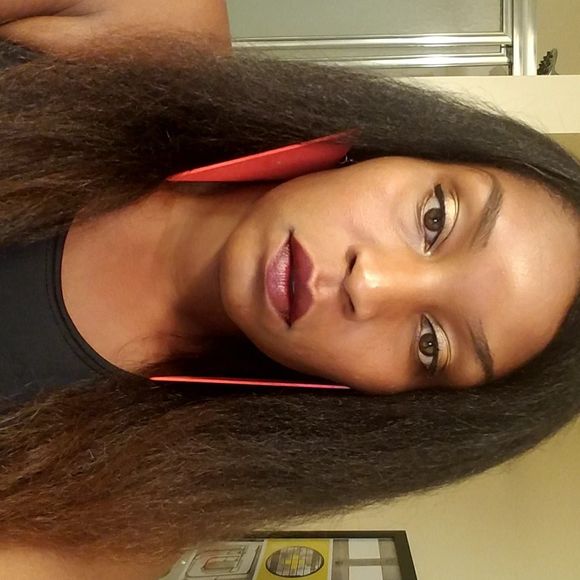 Meet your Posher, Latoya - Picture 1 of 1